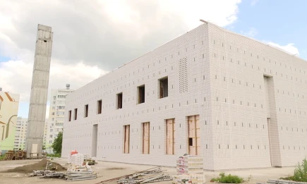 В Нижнекамске завершили облицовку стен в новой мечети «Ак каен» - НТР 24