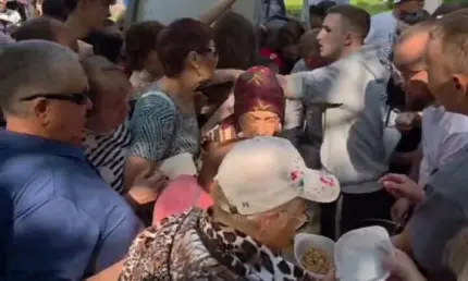 В Альметьевске устроили давку за бесплатный плов и чак-чак - НТР 24