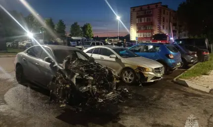 В Татарстане на парковке дома подожгли три машины - НТР 24