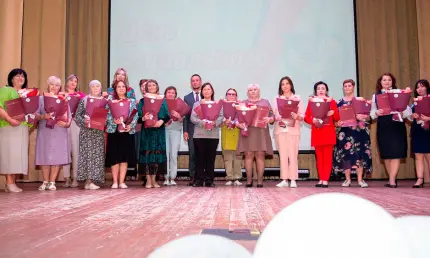 Радмир Беляев поздравил соцработников с профессиональным праздником - НТР 24