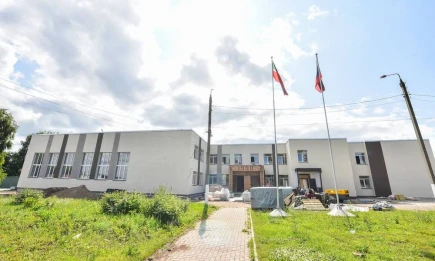 Нижнекамцам показали, как продвигается ремонт в школе села Прости - НТР 24