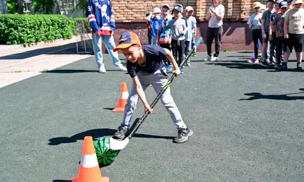 Нижнекамские хоккеисты устроили спортивный праздник для детсадовцев - НТР 24