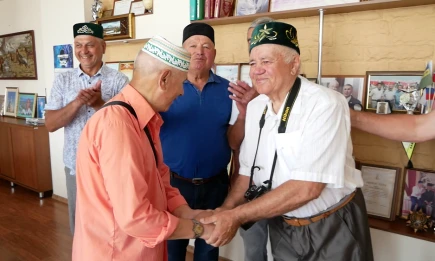 В Нижнекамске с 75-летием поздравили ветерана спорта Рафаиля Хайруллина - НТР 24