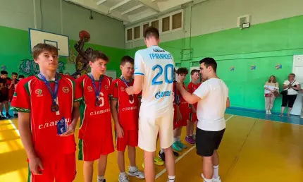 Межрегиональный турнир по волейболу в Нижнекамске посетил игрок «Зенита» - НТР 24