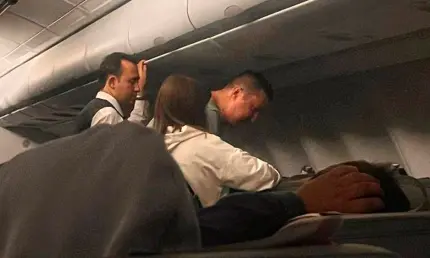 Врач из Набержных Челнов спас пассажира во время полёта - НТР 24