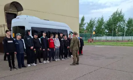 Ещё 13 призывников Нижнекамска отправились сегодня в армию - НТР 24