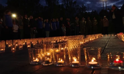 Две тысячи свечей: в Нижнекамске создали «Огненную картину войны» - НТР 24