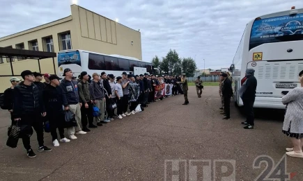 83 нижнекамца сегодня отправились в армию - НТР 24