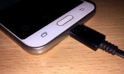 В России участились случаи возгорания смартфонов из-за неправильной зарядки - НТР 24