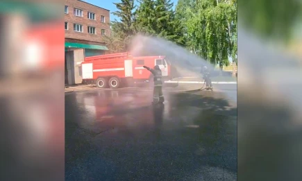 В Нижнекамске отметили выход на пенсию старшего пожарного с 26-летним стажем - НТР 24