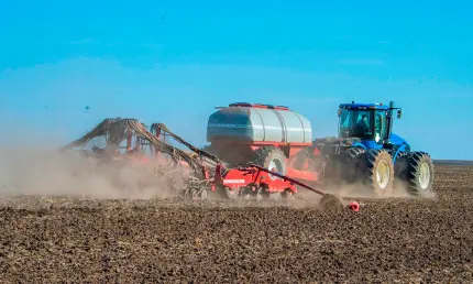 В Нижнекамске наградили победителя в весенне-полевых работах 2025 года - НТР 24