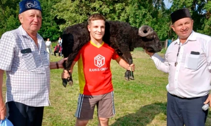 Инспектор ДПС стал абсолютным батыром Сабантуя в Нижнекамском районе - НТР 24