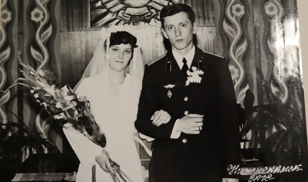 На Дальнем Востоке у Зеленковых дети родились: сын Александр и дочь Юлия