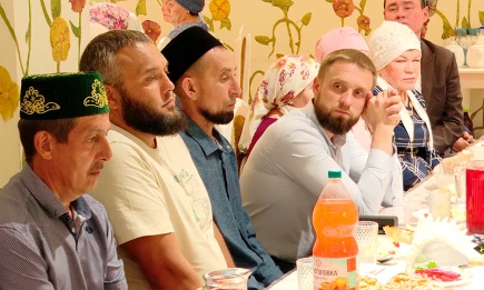 Молодежь и старшее поколение Нижнекамска встретились на Курбан-аш - НТР 24