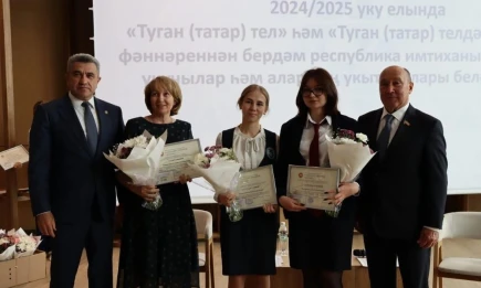 Нижнекамских выпускниц наградили за сдачу единого республиканского экзамена - НТР 24