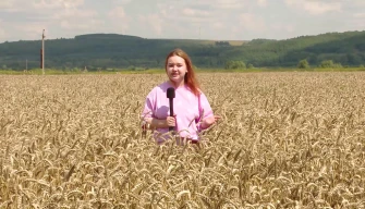 Анжелика Степанова на съемках материала о уборочной кампании в Нижнекамской районе