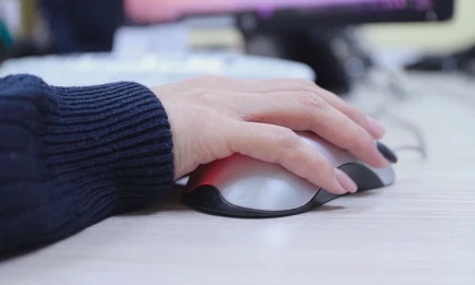 Эксперт рассказала, как распознать трудоголизм и перестать перерабатывать - НТР 24