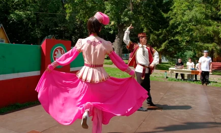 Мастер-класс по татарскому танцу вдохновил детей в нижнекамском лагере «Заря» - НТР 24