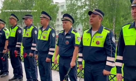 Нижнекамские инспекторы ГАИ почтили память погибших коллег - НТР 24