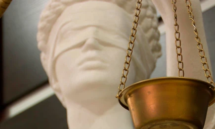 Секретарю суда в Татарстане грозит срок за взятку от мигранта - НТР 24