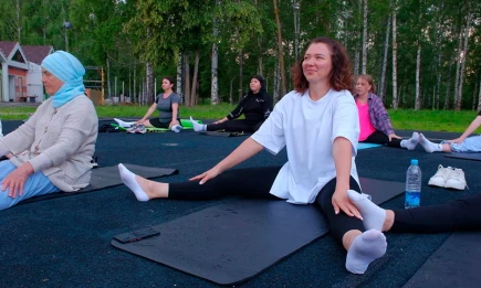 Йога и цигун: в Нижнекамске продолжаются бесплатные тренировки на свежем воздухе - НТР 24