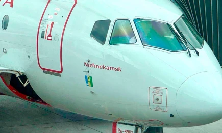 У Нижнекамска появился именной лайнер Superjet 100 - НТР 24