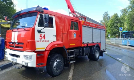 В Челнах мужчина упал в траншею около остановки и попал в больницу - НТР 24