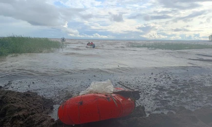 Пожилую пару, попавшую в шторм на резиновой лодке, спасли в Татарстане - НТР 24