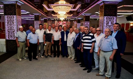 Минниханов встретился со своими одногруппниками на памятной встрече - НТР 24