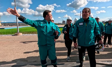 Футболисты «Рубина» посетили НКНХ и провели мастер-класс для юных спортсменов - НТР 24