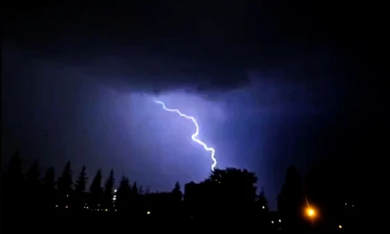 В Казани молния вызвала пожар в многоэтажке - НТР 24