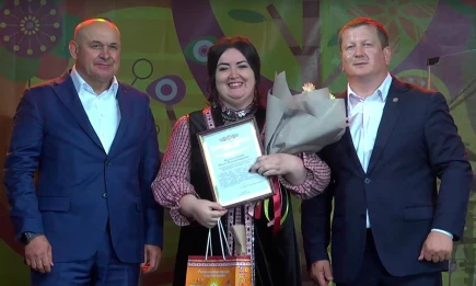 Госсовет РТ отметил вклад нижнекамского руководителя ансамбля «Сүрәкә» - НТР 24