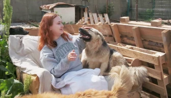 Анжелика Степанова в приюте для собак «Хвостики»