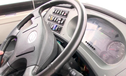 В Нижнекамске по просьбам горожан будет автобус для уборки на воинских могилах - НТР 24