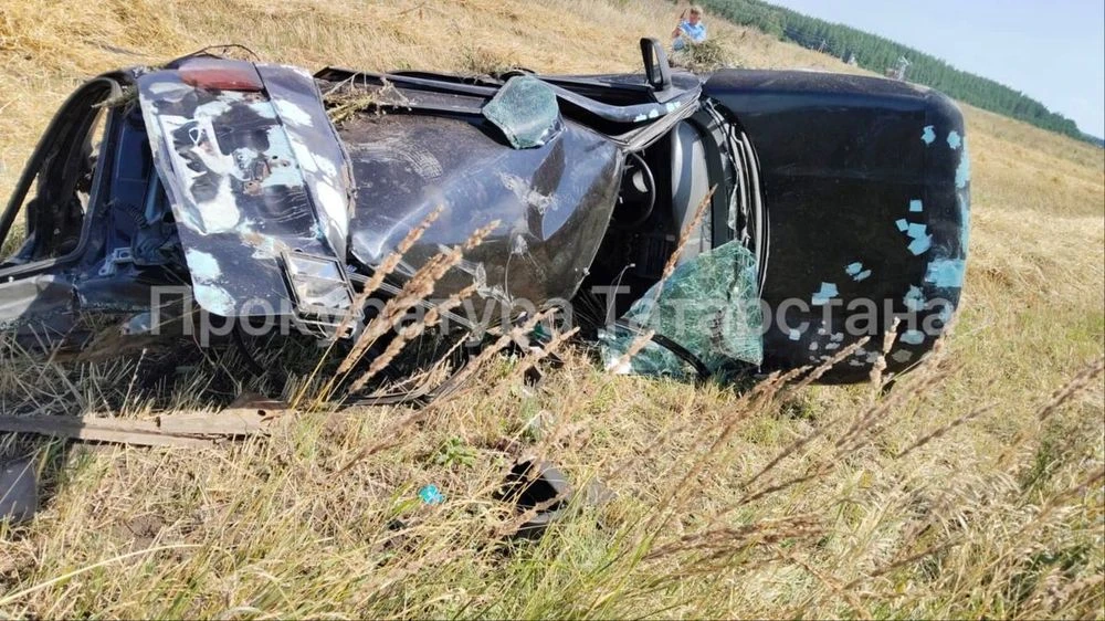 ВАЗ-2111 после аварии в кювете