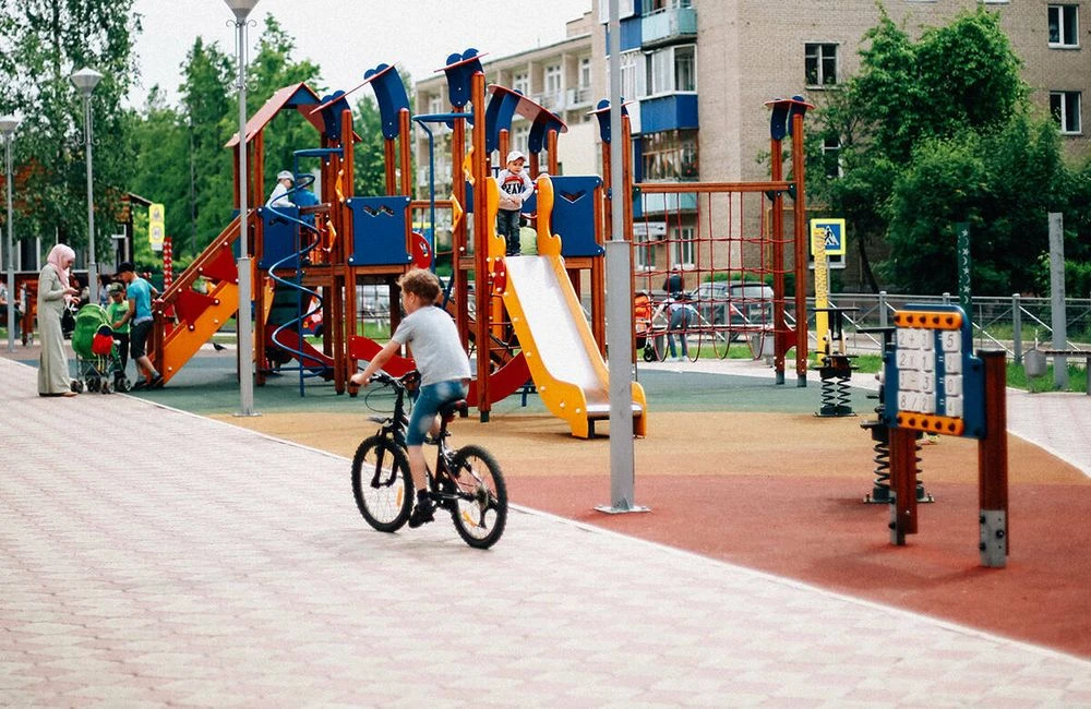 игровая площадка во дворе