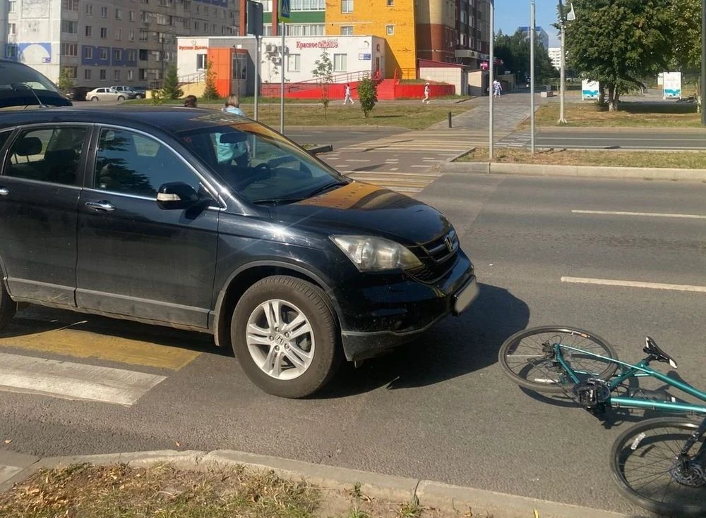 Автомобиль и велосипед авария