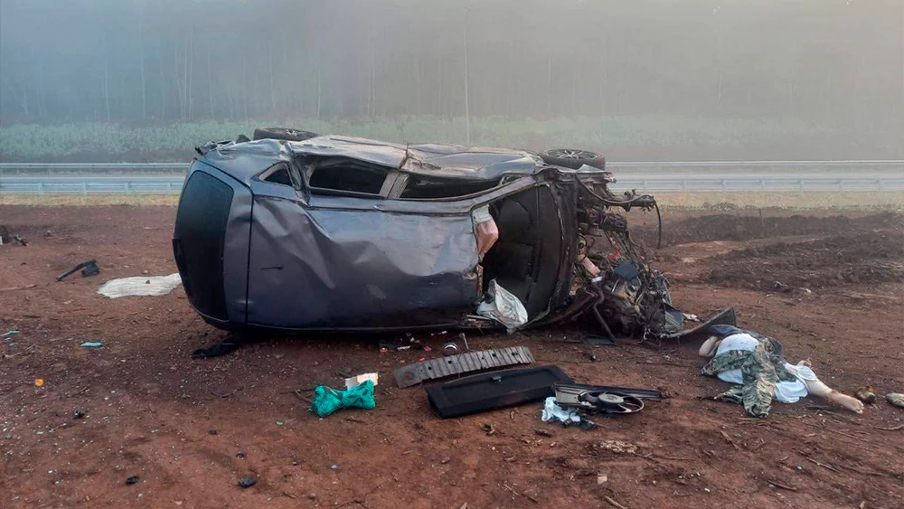 Разбитый автомобиль на обочине под Челнами