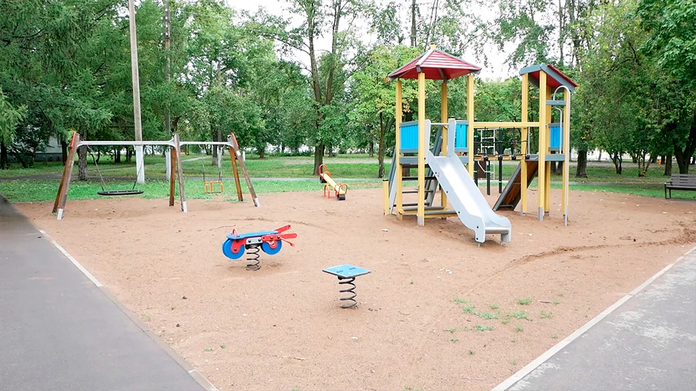 детская площадка после ремонта по программе «Наш двор»