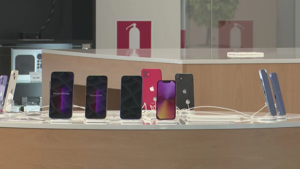 смартфоны apple в магазине техники