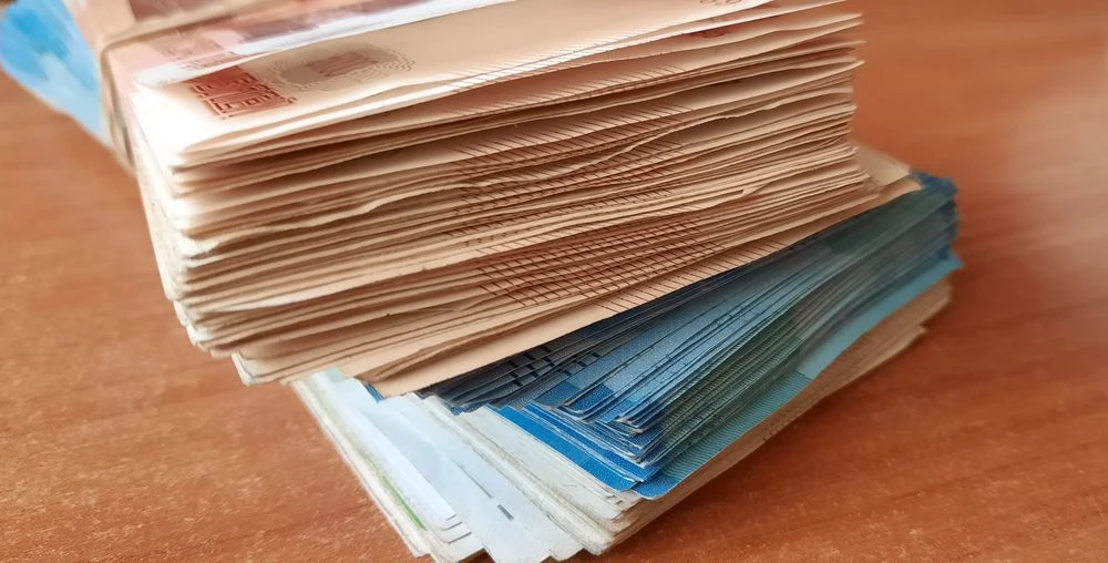 пачка денег, рубли