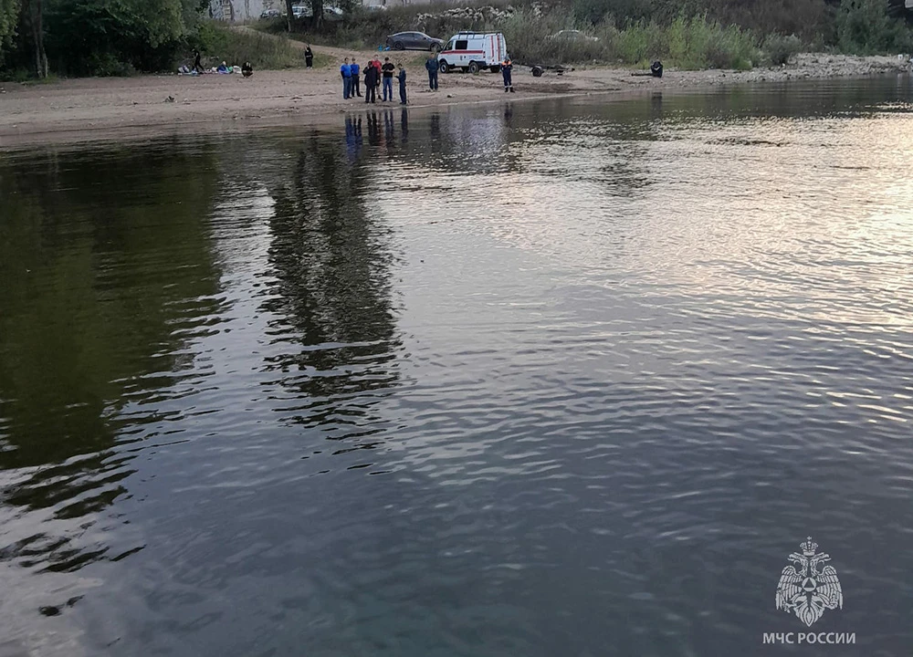 Знак «Купание запрещено» на берегу Камы в Нижнекамске