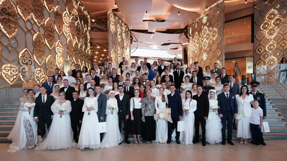 45 пар из разных районов Татарстана на масштабной церемонии бракосочетания