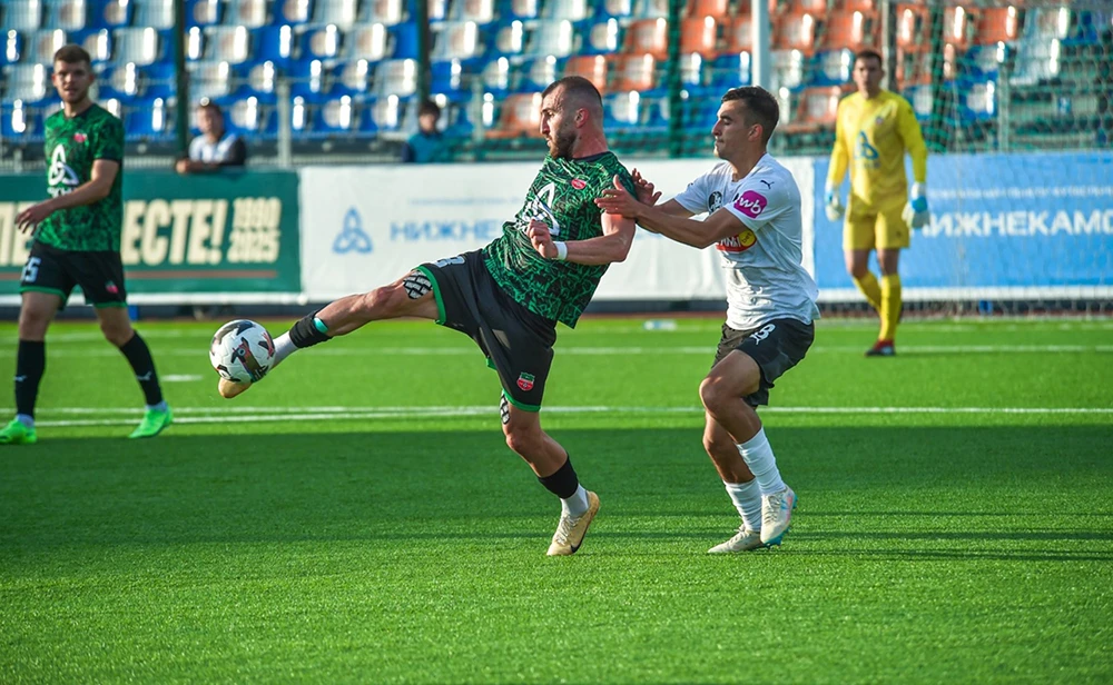 матч нефтехимик - торпедо Москва на стадионе в Нижнекамске