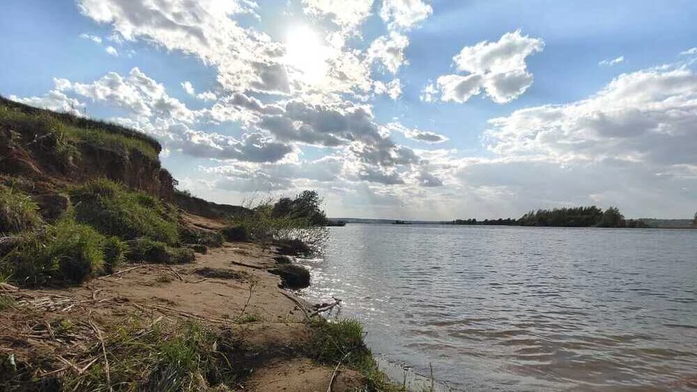 Берег реки кама близ нижнекамска