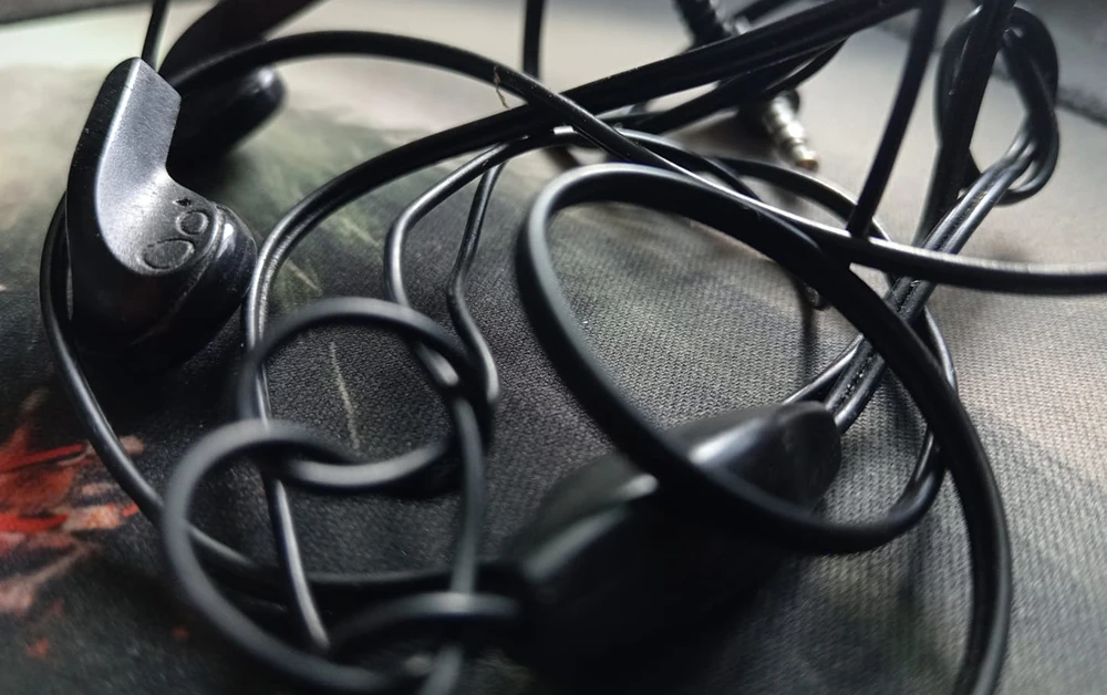 проводные наушники