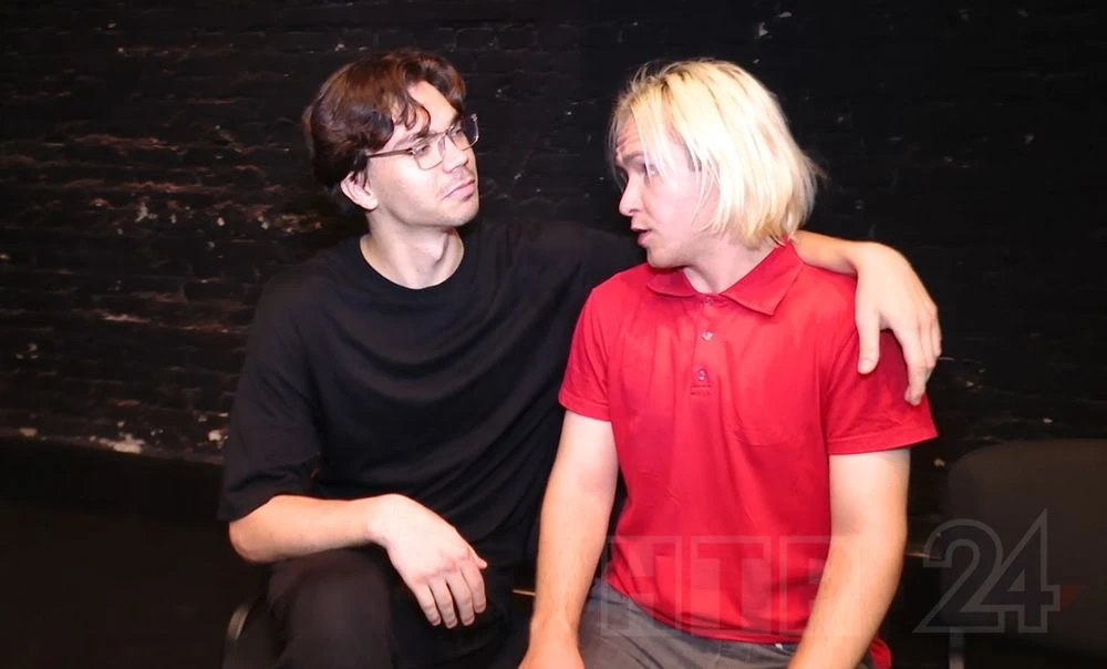 актёры ТЮЗа Нижнекамска Дмитрий Маковский и Павел Матвеев