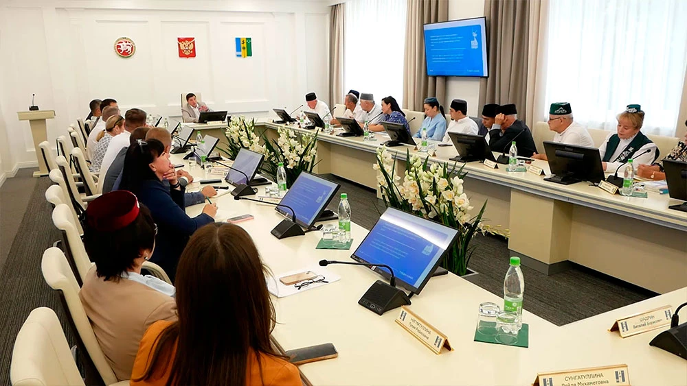 участник заседания Координационного совета по сохранению и развитию языка, истории, культуры и обычаев татарского народа