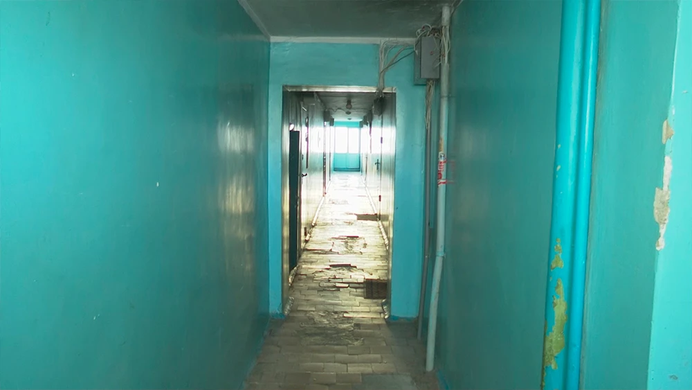 Коридор в подъезде жилого многоквартирного дома