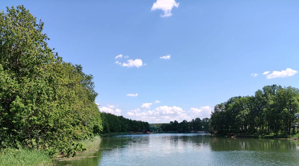 летнее небо и озеро близ Нижнекамска